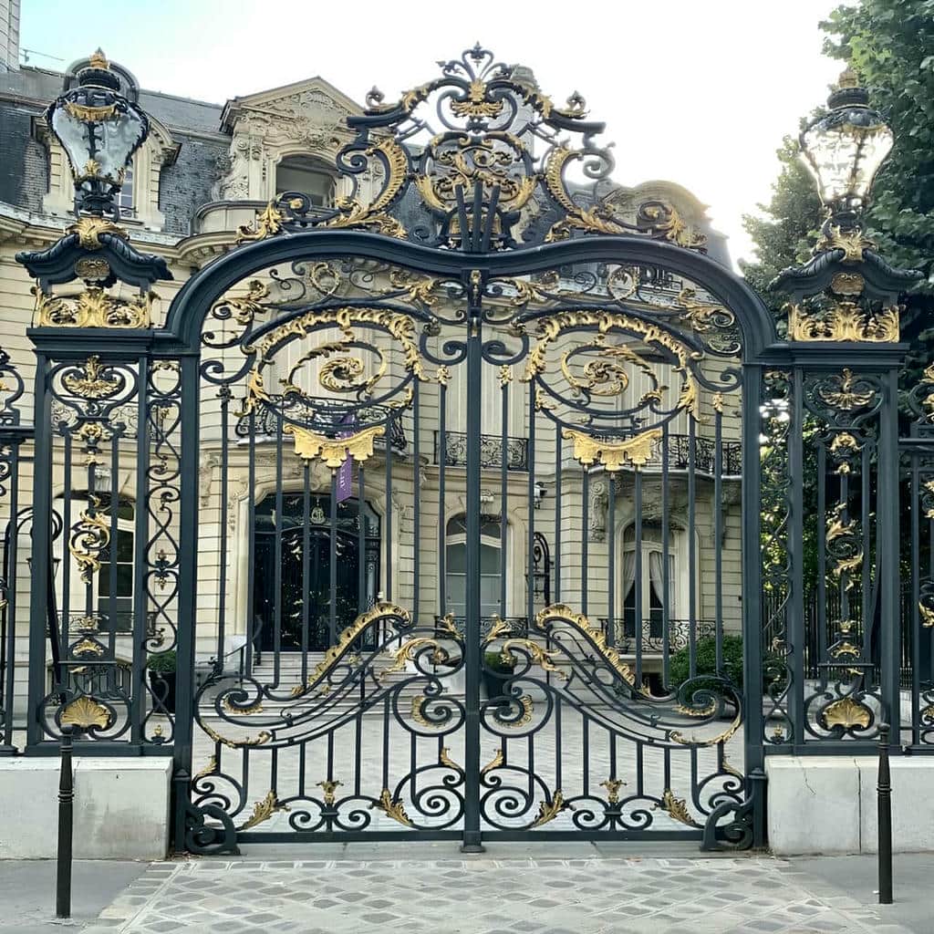 خرید درب ویلایی قاب دار محوطه با طرح مدرن در رشت