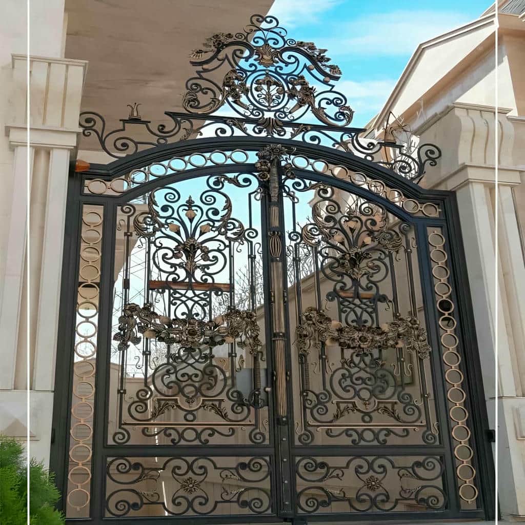 خدمات نصب درب پارکینگ حیاط لولایی برای ساختمان در رشت