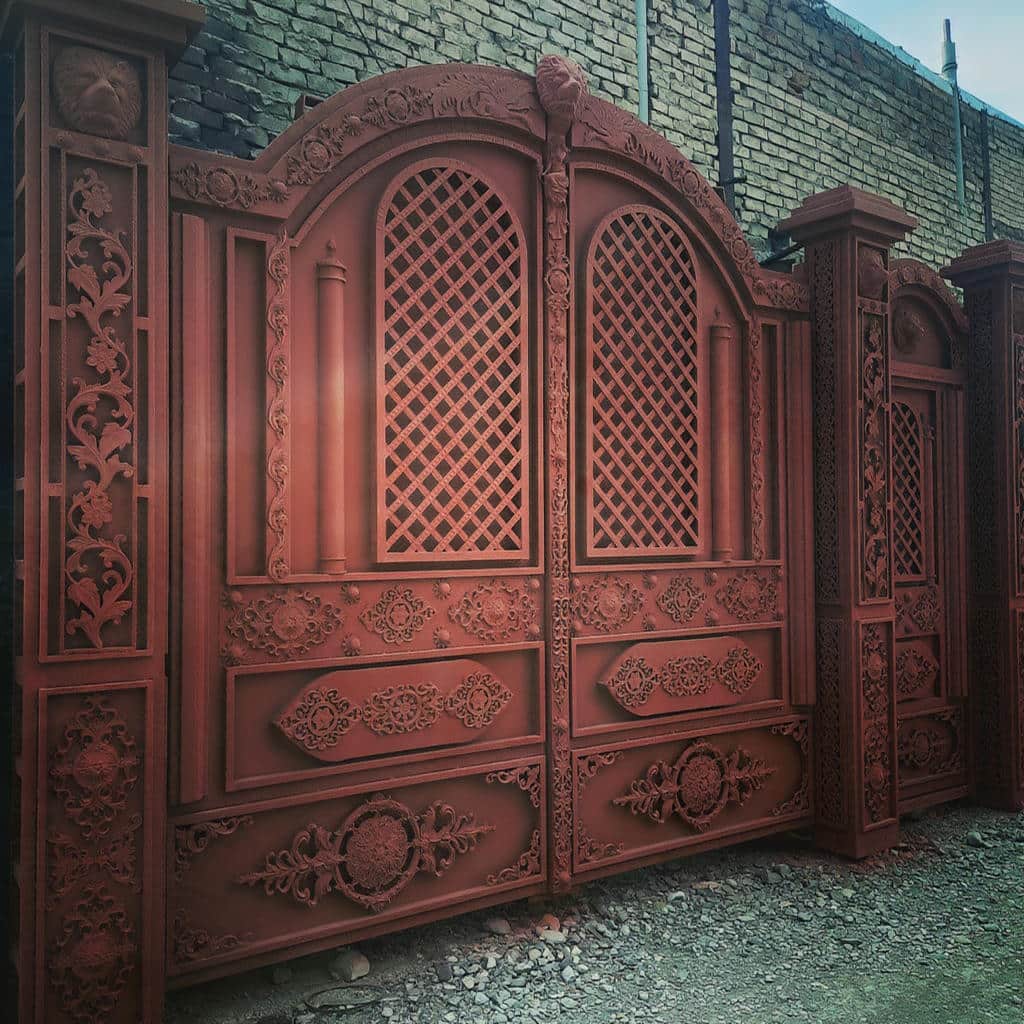 سفارش درب فلزی لاکچری نمای ویلا با طراحی کلاسیک در رشت