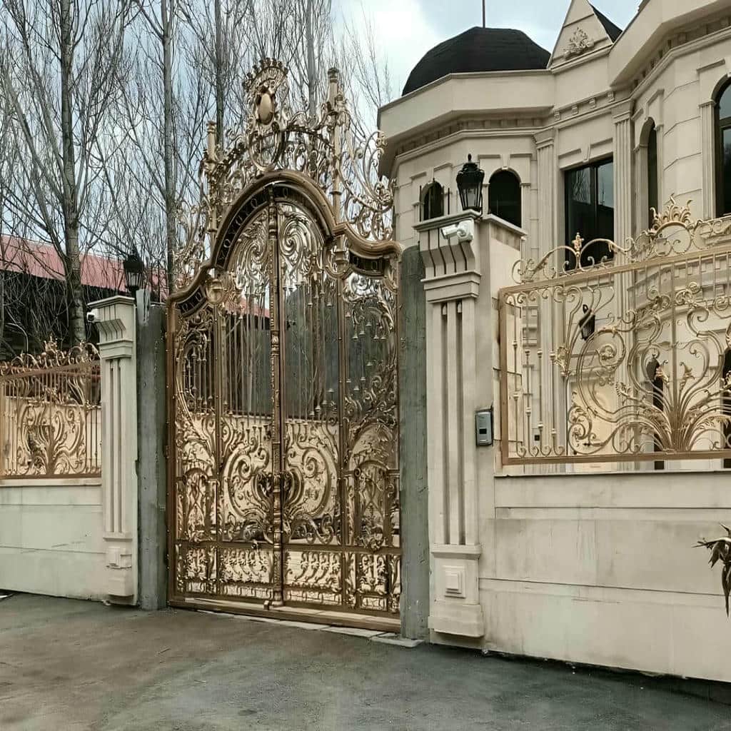 خرید درب آهنی کلاسیک کتیبه دار مناسب حفظ حریم در رشت