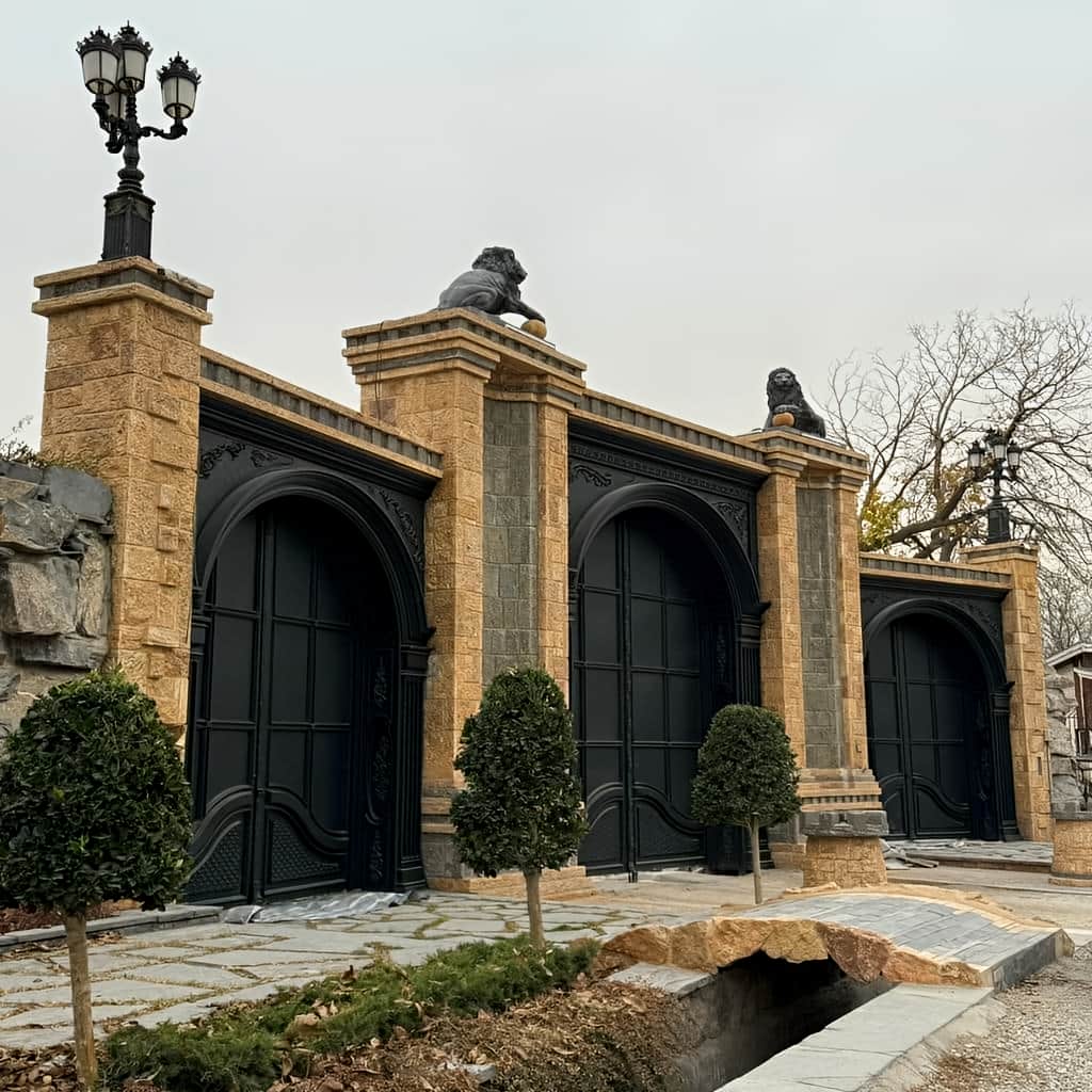 خرید درب پارکینگ ساختمان چند واحدی با بازشوی مناسب در رشت خرید درب پارکینگ ساختمان چند واحدی با بازشوی مناسب در رشت