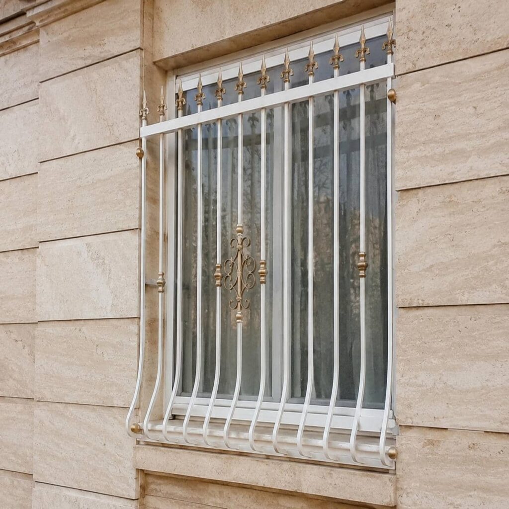 جزئیات خم کاری حفاظ پنجره قوسی کتیبه دار در رشت جزئیات خم کاری حفاظ پنجره قوسی کتیبه دار در رشت