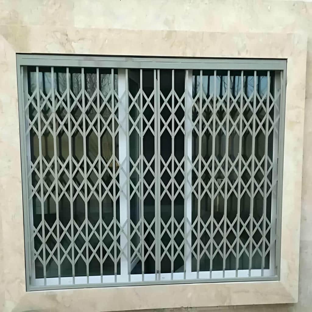 اجرای حفاظ پنجره ریلی بازشو برای دهانه عریض در رشت