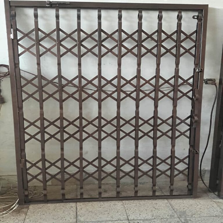 11 نمونه درب آکاردئونی چهار گل لوزی در رشت