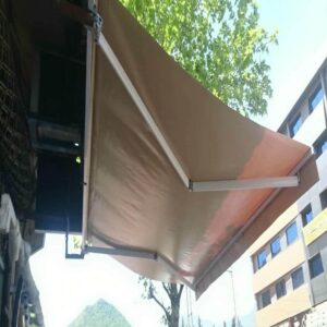 سایبان برقی بازویی رشت نمای ساختمان