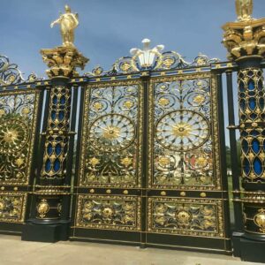 درب گلنرده دار رشت با طراحی فلزی ورودی