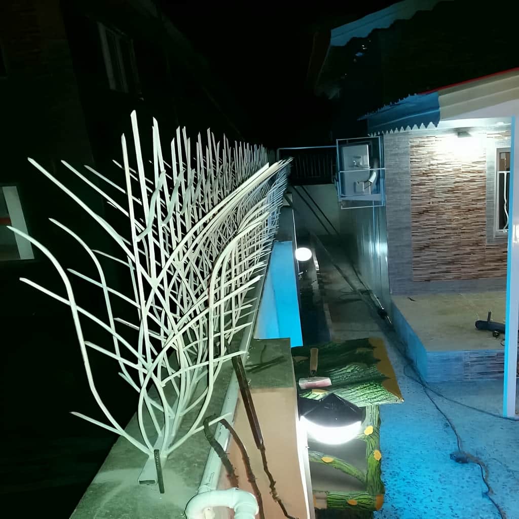 نرده حفاظ دیوار با طراحی نیزاری محوطه