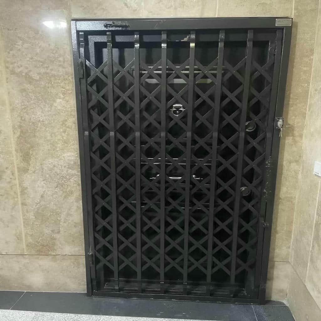 حفاظ آکاردئونی رشت نمای داخلی ساختمان