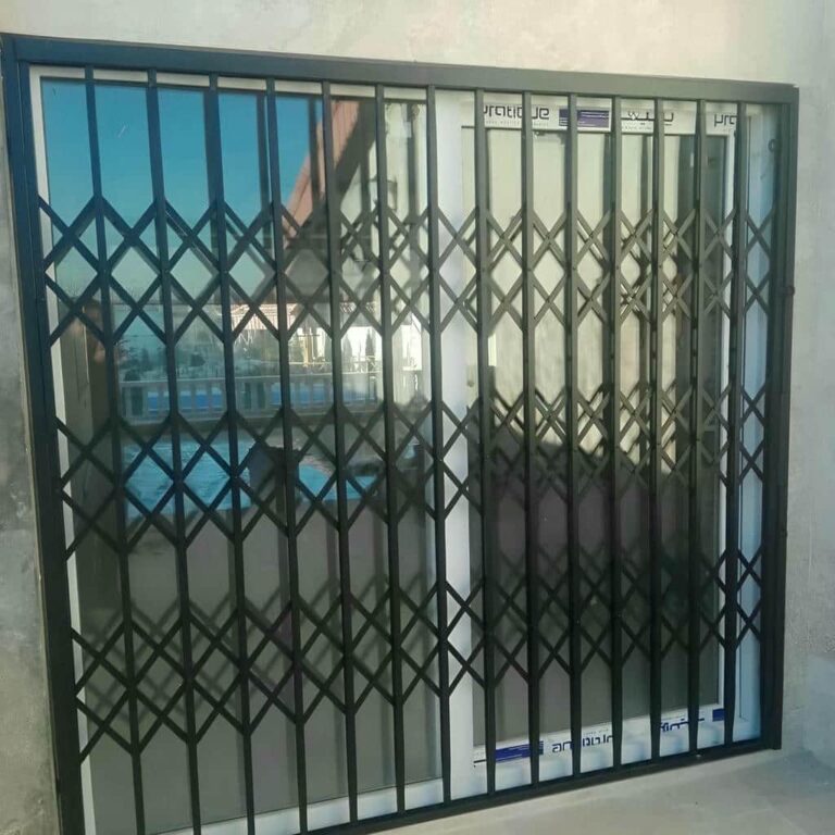 درب حفاظتی آپارتمان رشت با نمای مینیمال درب حفاظتی آپارتمان رشت با نمای مینیمال