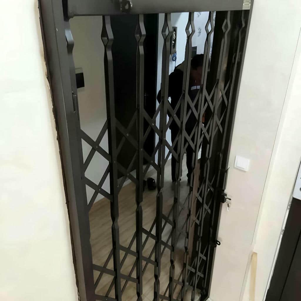 حفاظ کشویی فلزی رشت ورودی مجتمع