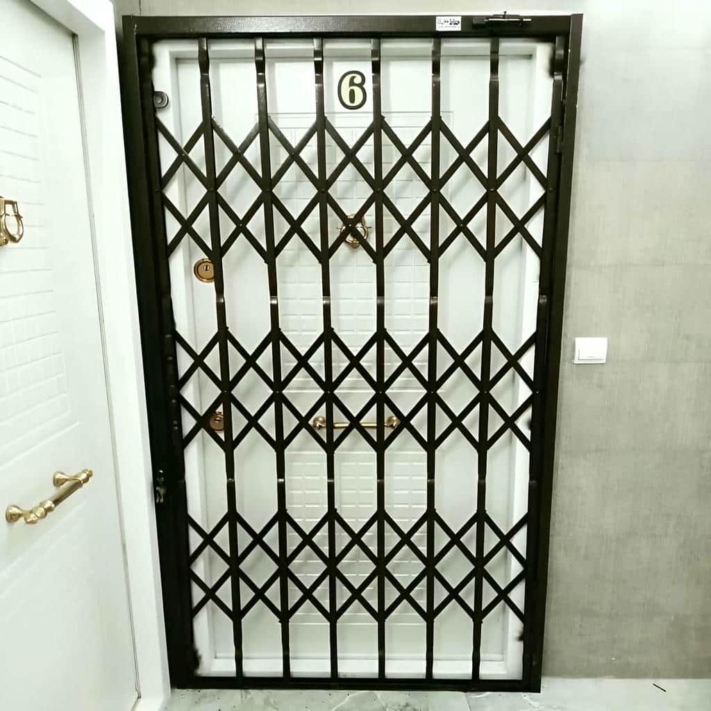 گارد آکاردئونی با قاب فلزی ورودی ساختمان