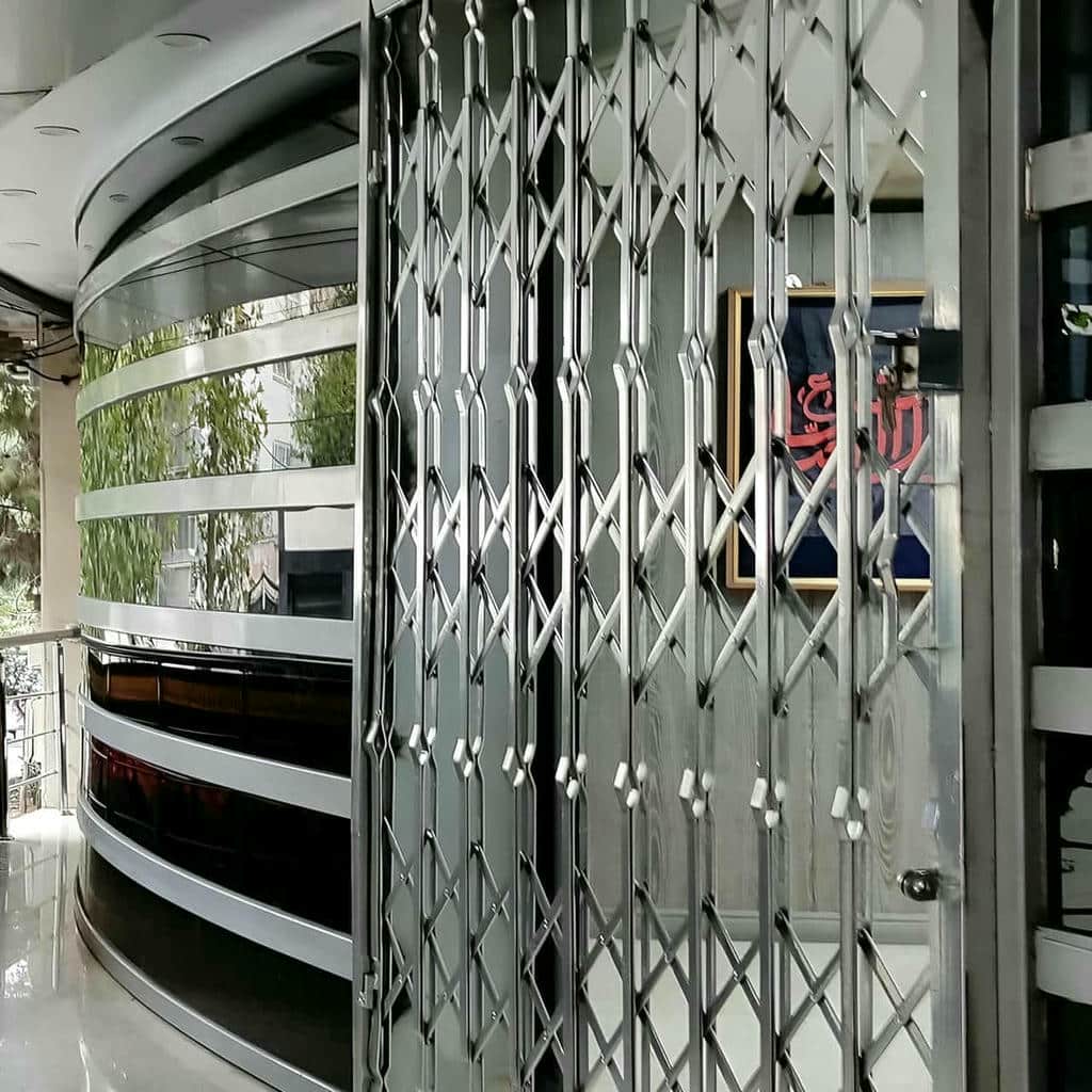 محافظ درب آپارتمان رشت با پوشش فلزی مقاوم