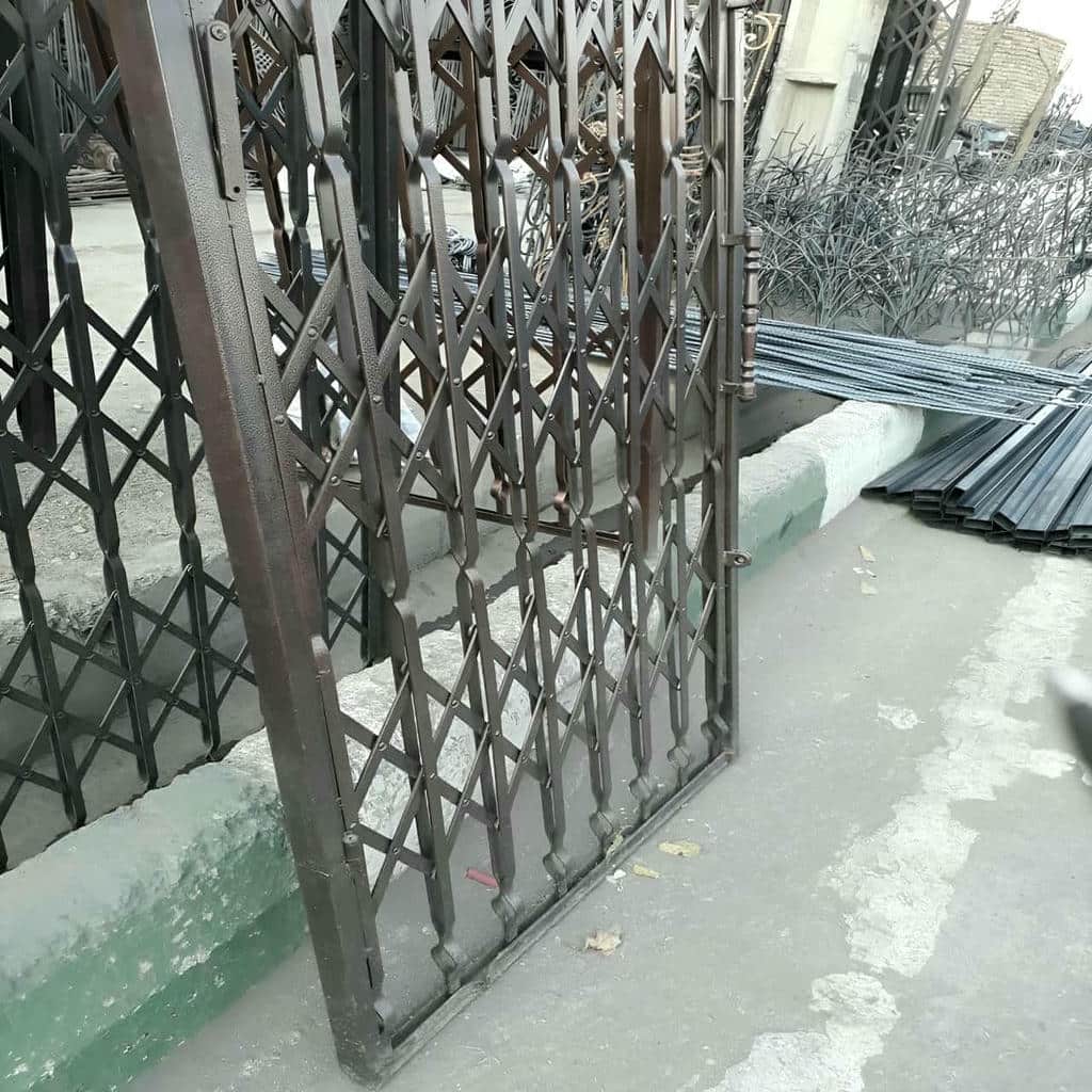 حفاظ ضربدری آکاردئونی رشت ورودی ساختمان قدیمی