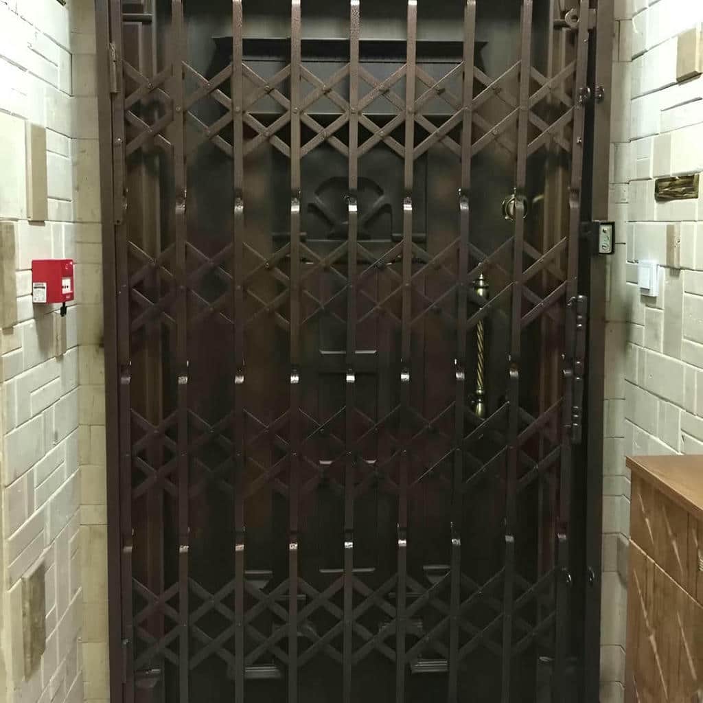 حفاظ درب آپارتمان رشت با پوشش سطحی مناسب حفاظ درب آپارتمان رشت با پوشش سطحی مناسب