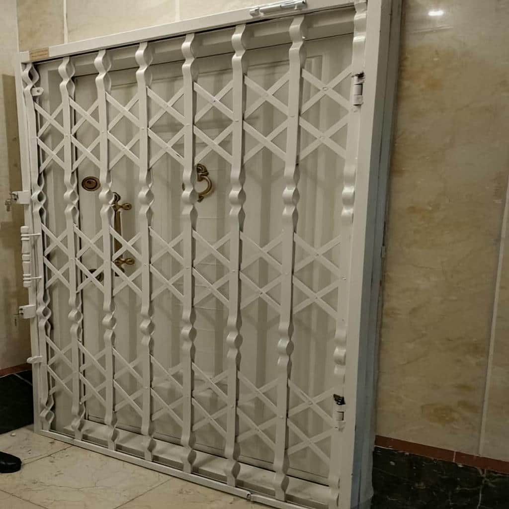 حفاظ متحرک رشت در فضای تجاری پرتردد