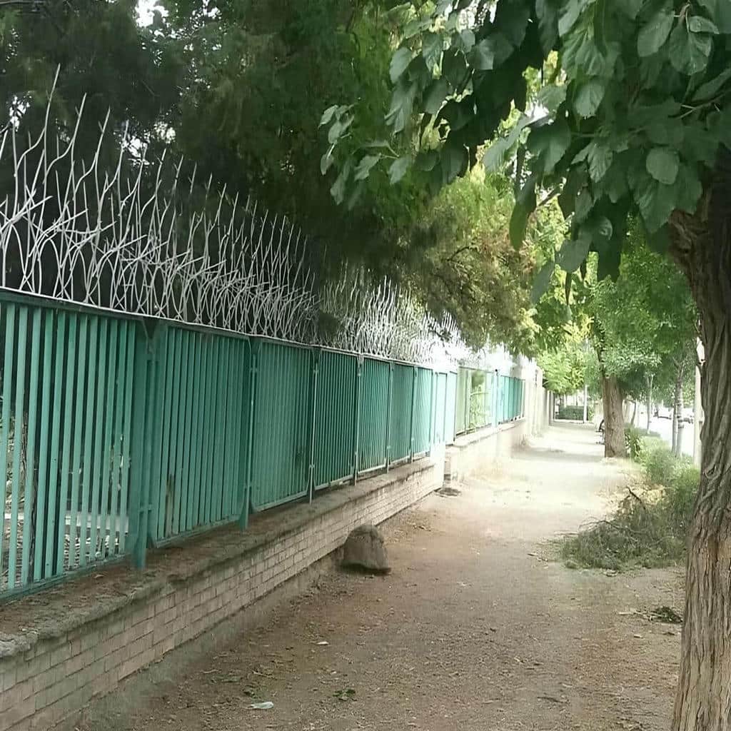 نرده روی دیوار با مدل شاخ گوزنی نرده روی دیوار با مدل شاخ گوزنی