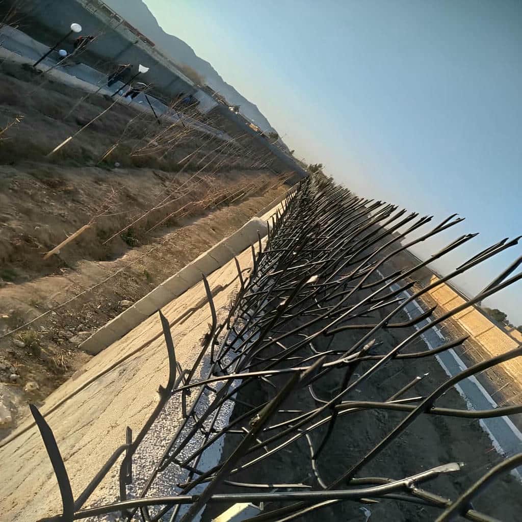 حفاظ دیوار فلزی با فرم شاخه ای