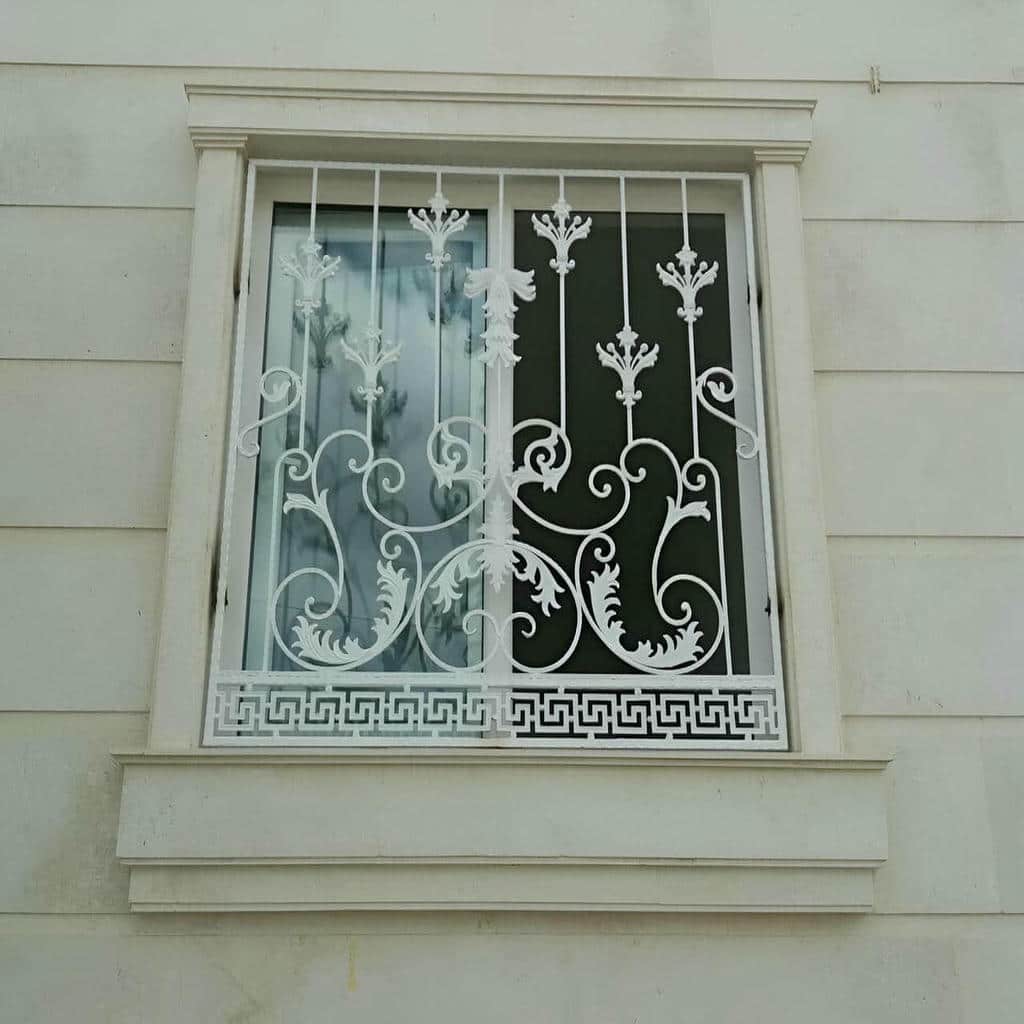 نرده پنجره فلزی با طراحی ساده