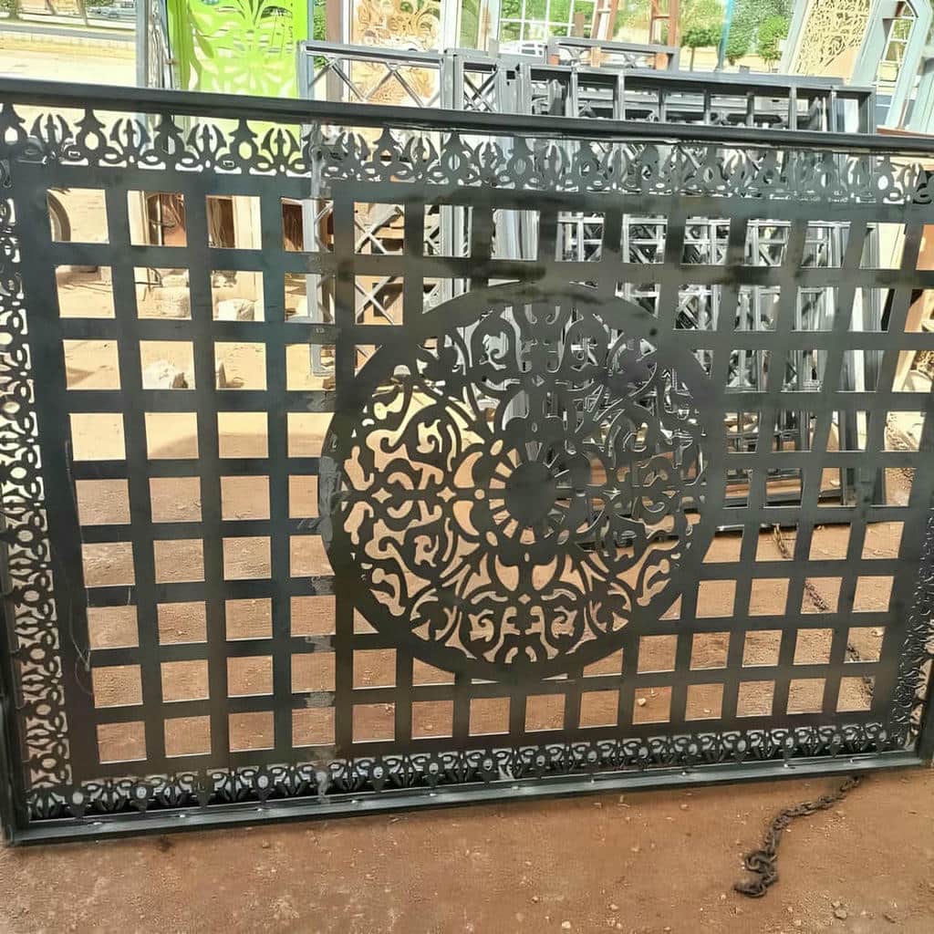 محافظ پنجره آهنی رنگ شده