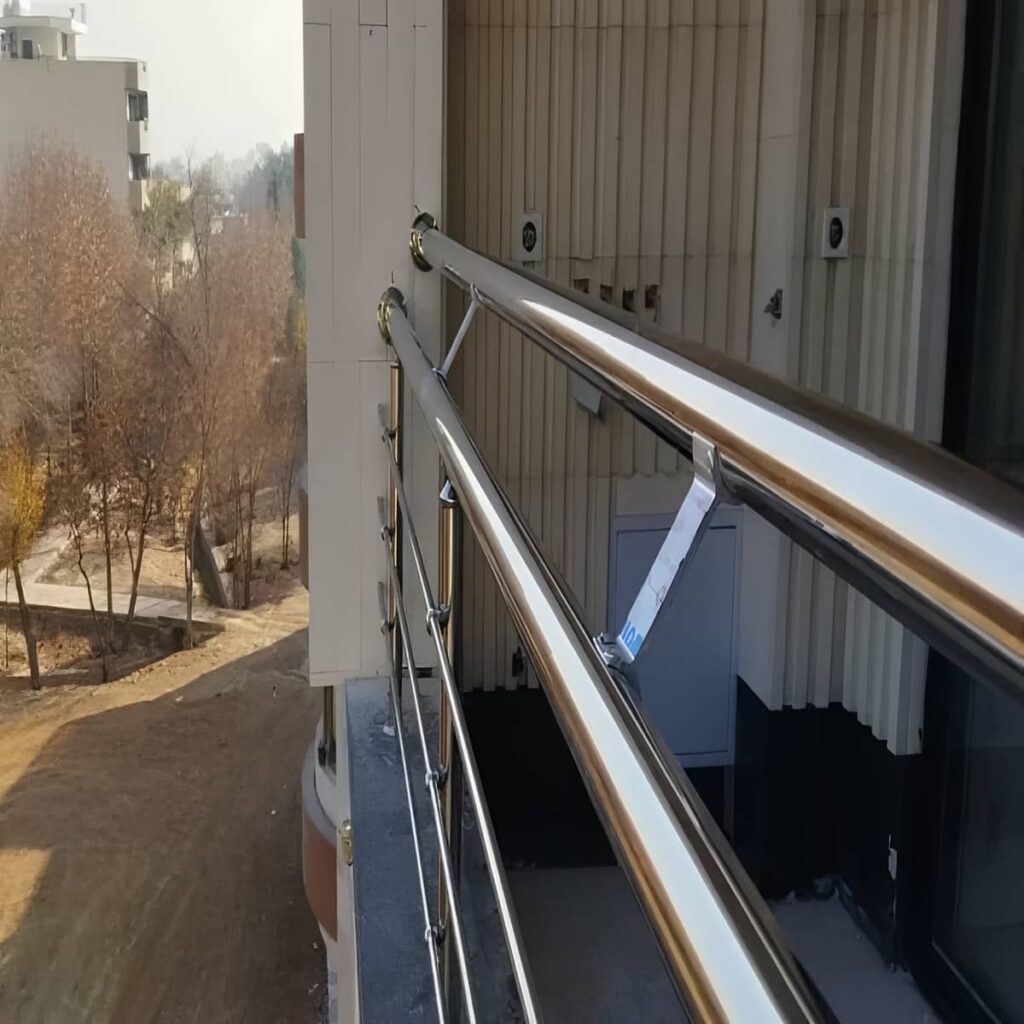 جان پناه بالکن استیل ویلا