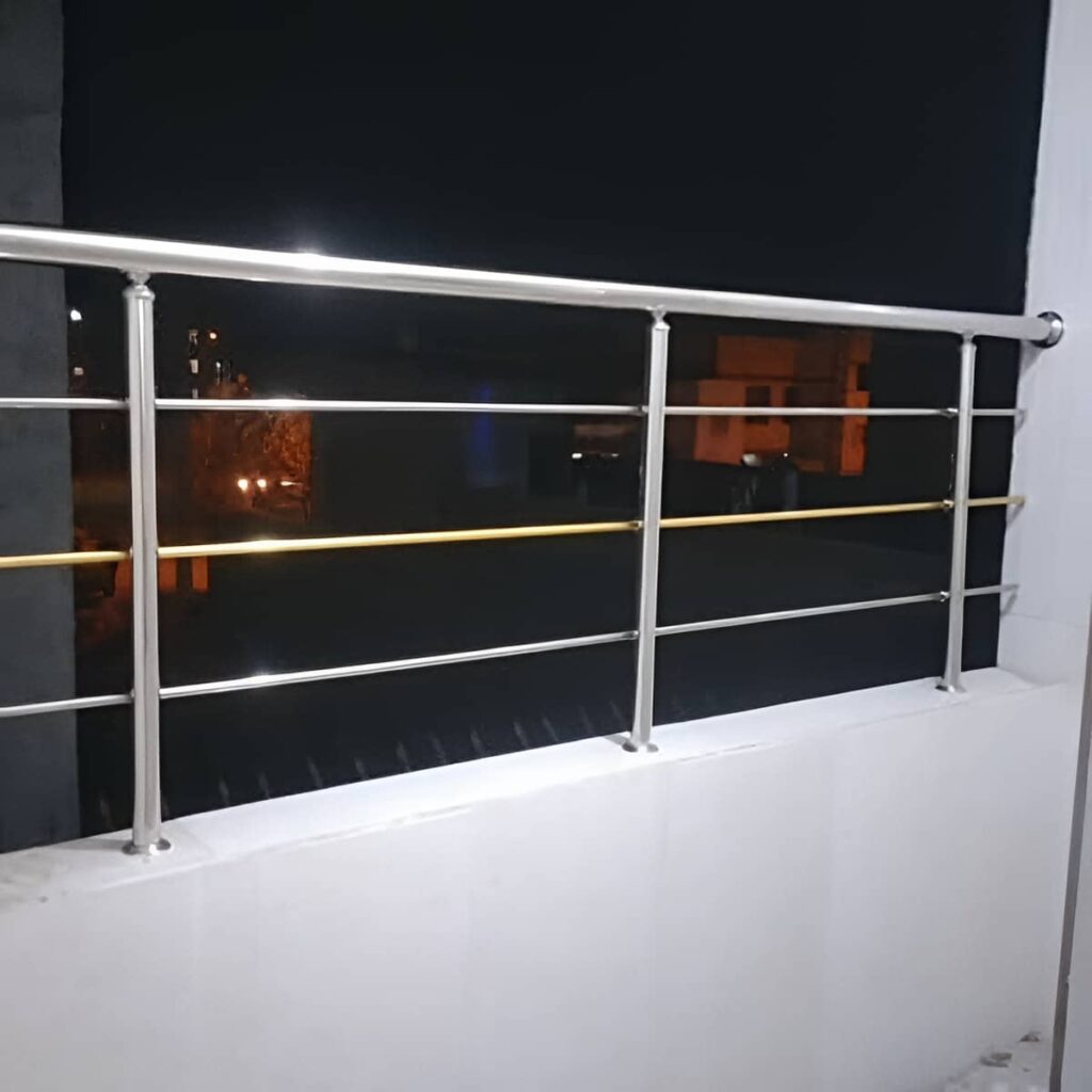 حفاظ تراس فلزی رنگ شده