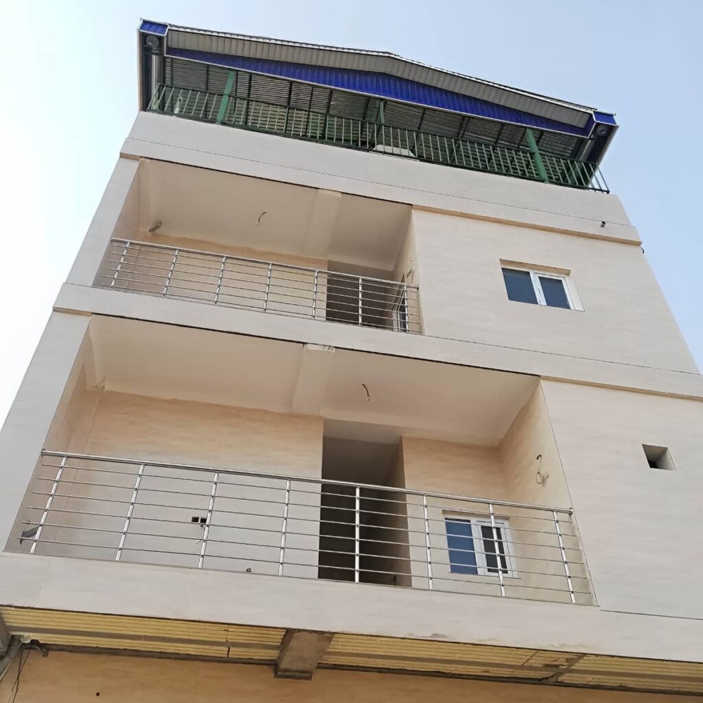 نرده آلومینیومی بالکن رشت با نمای مدرن