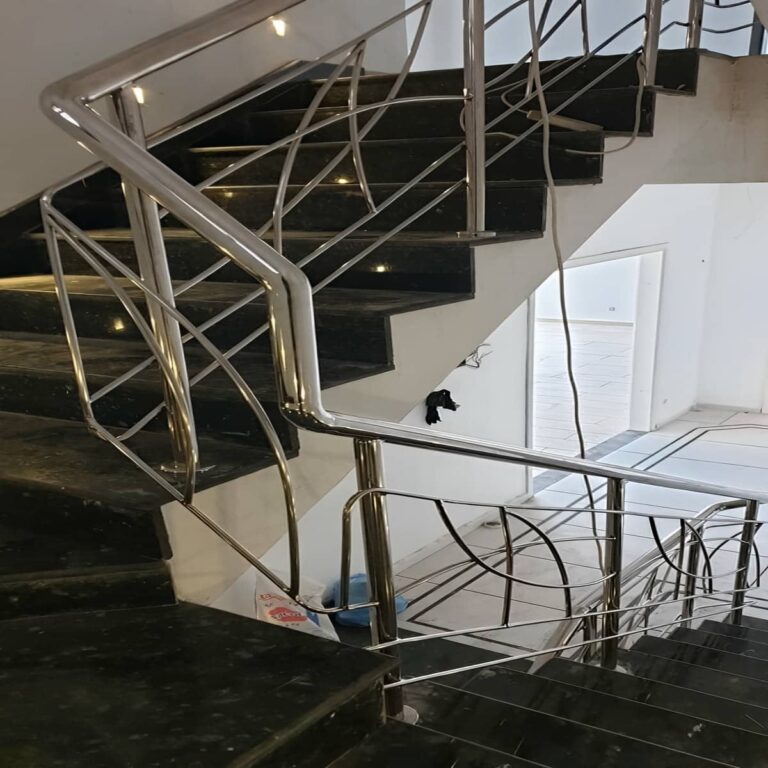نرده استیل بالکن رشت با طراحی مدرن