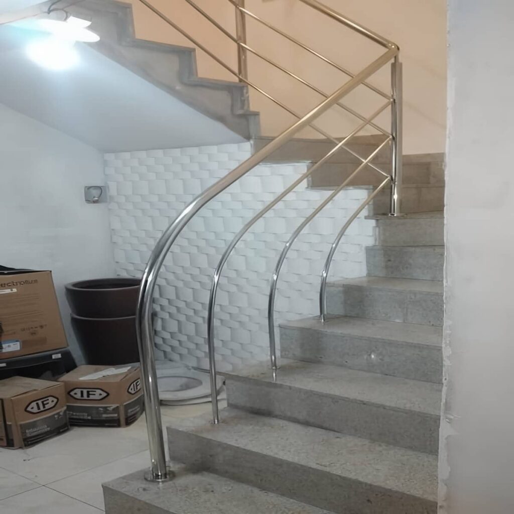 حفاظ استیل بالکن رشت با سطح براق