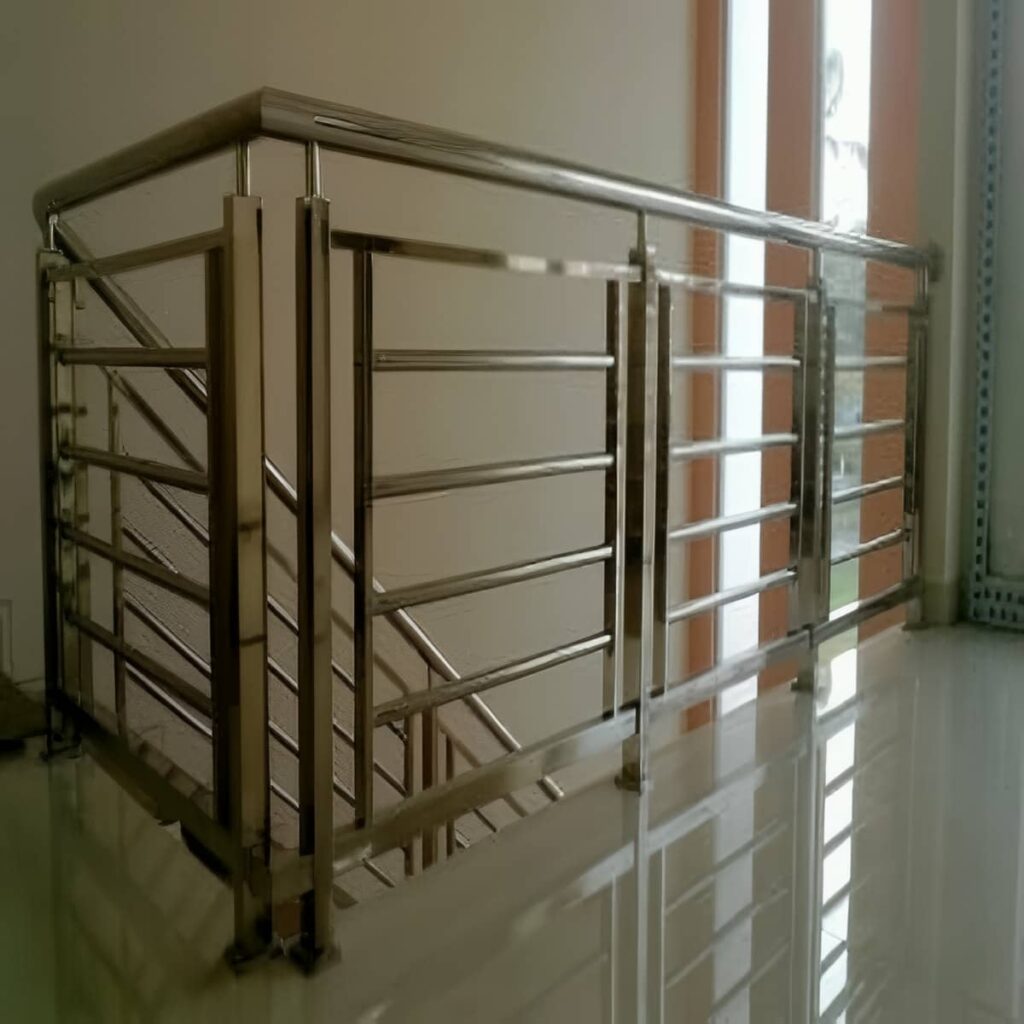 نرده استیل بالکن رشت با طراحی مدرن