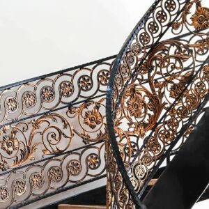 نرده فرفورژه بالکن رشت با طرح کلاسیک فلزی