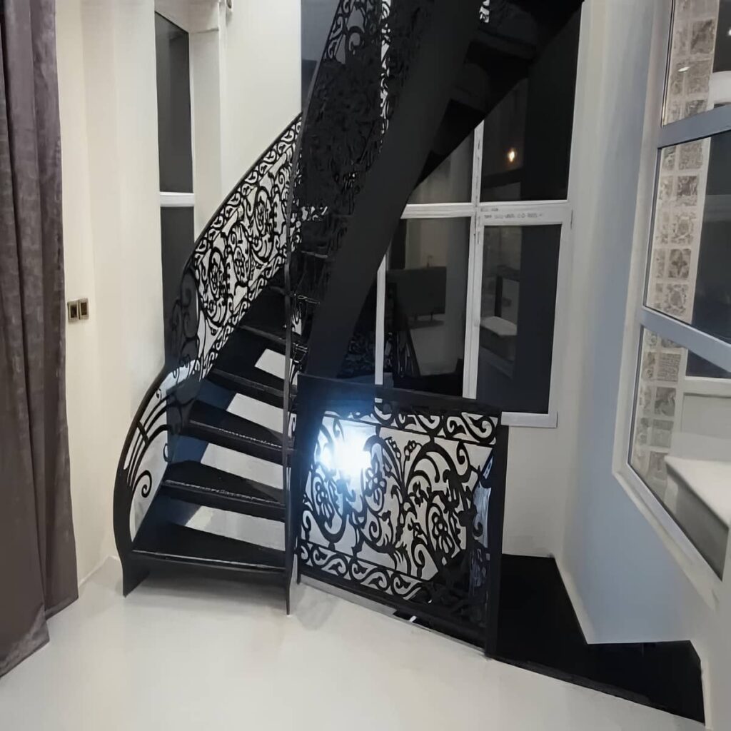 نرده فرفورژه بالکن رشت نمای ساختمان قدیمی نرده فرفورژه بالکن رشت نمای ساختمان قدیمی