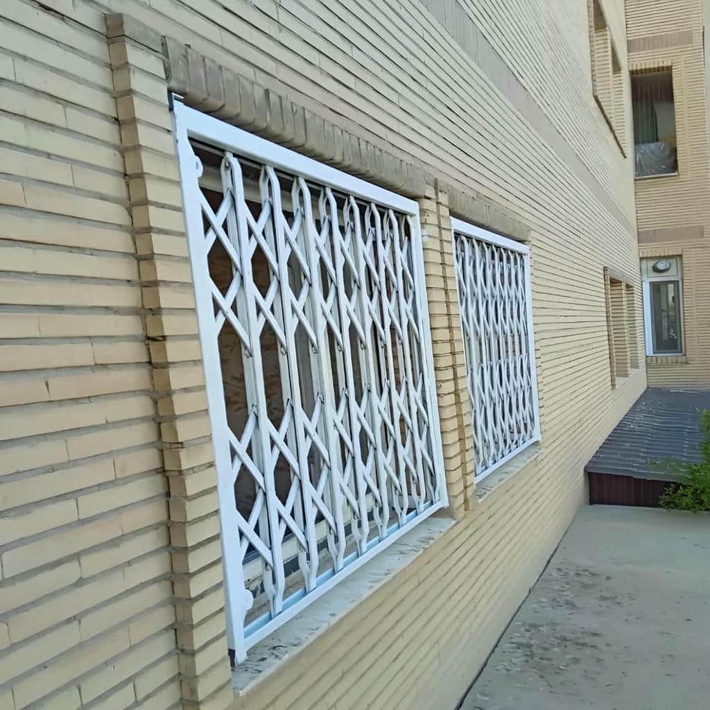 حفاظ پنجره متحرک رشت با طراحی فلزی متحرک